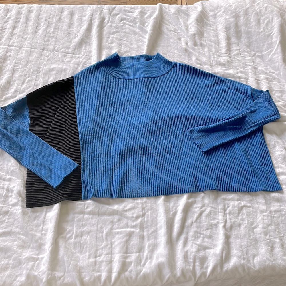 Planet cropped cotton Mock T-neck